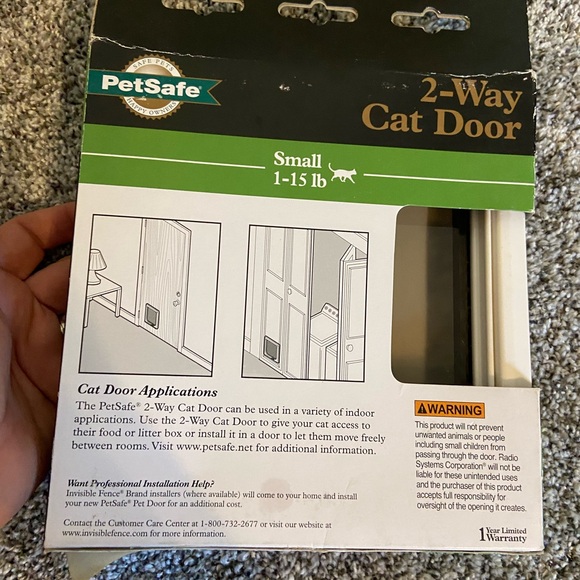 PetSafe 2-Way Cat Flap Indoor Pet Door Small Petite 1-15 lbs Manual Slide Lock - Picture 8 of 9